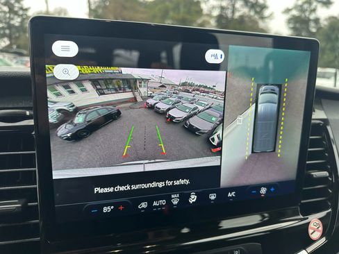 Used 2023 Ford Transit 350 XLT image 25