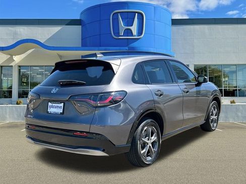 Used 2023 Honda HR-V EX-L image 2