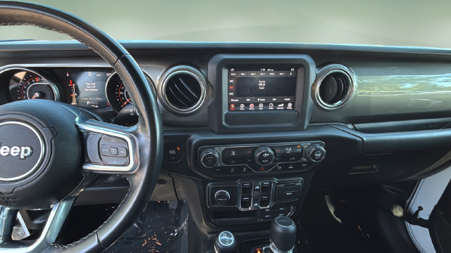 Used 2020 Jeep Gladiator Overland w/ Safety Group AWD/4WD image 12
