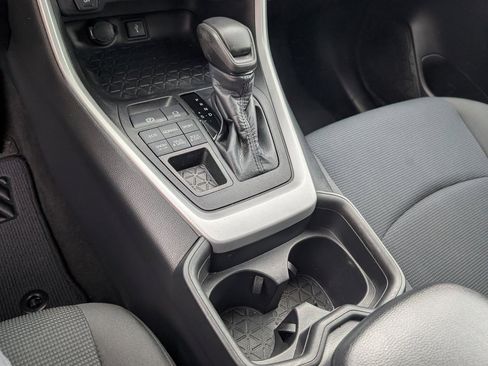 Used 2020 Toyota RAV4 LE image 15