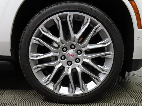 Used 2025 GMC Yukon Denali image 8