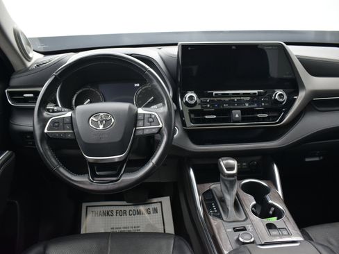 Used 2022 Toyota Highlander Limited image 18