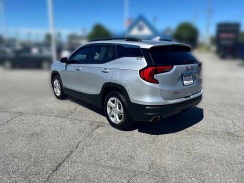 Used 2018 GMC Terrain SLE w/ Driver Convenience Package FWD image 4