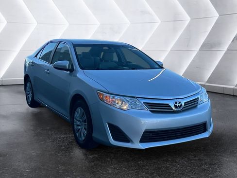 Used 2012 Toyota Camry LE image 1