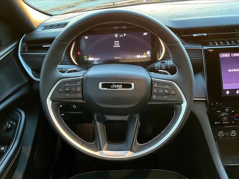 Used 2025 Jeep Grand Cherokee L Altitude image 5