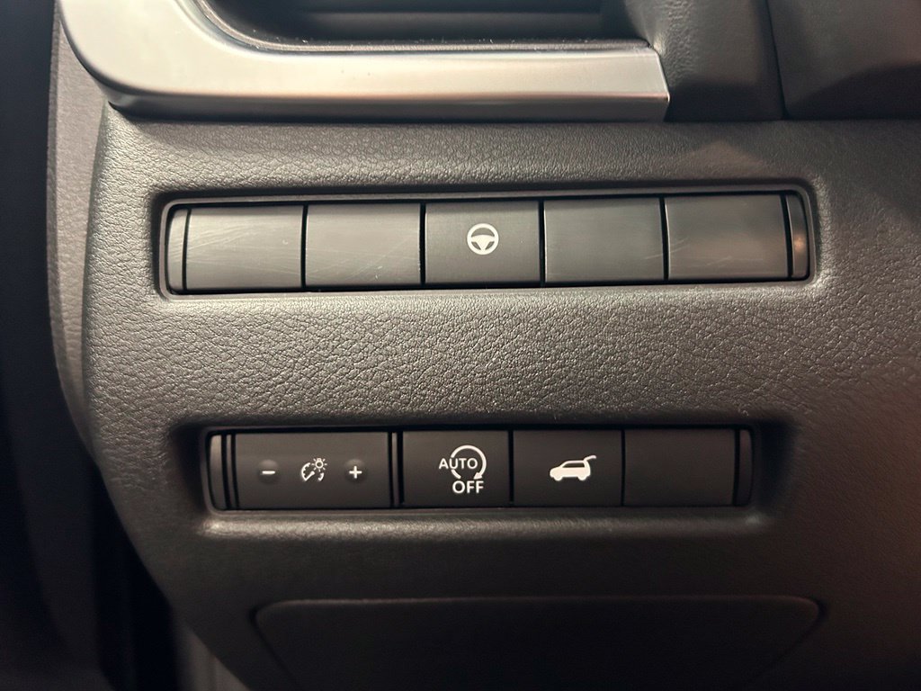 Used 2024 Nissan Rogue SV AWD/4WD image 13