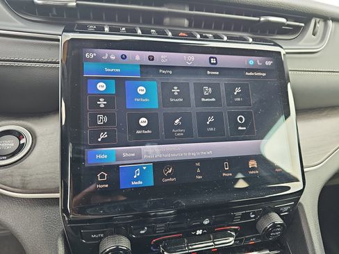 Used 2024 Jeep Grand Cherokee Limited image 24