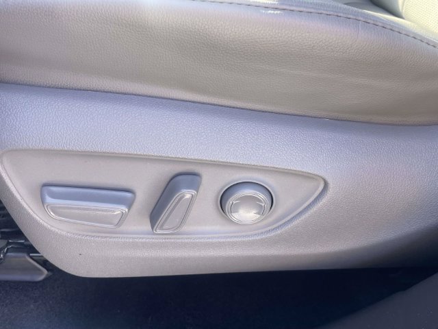 Used 2023 Toyota Highlander Limited FWD image 16