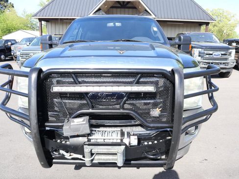 Used 2011 Ford F250 Lariat w/ Lariat Interior Pkg image 2