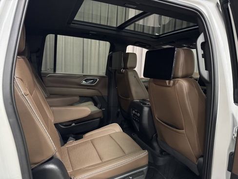 Used 2023 Chevrolet Suburban High Country w/ Advanced Technology Package image 11