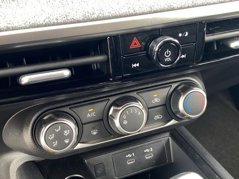 Used 2025 Nissan Kicks SV FWD image 24