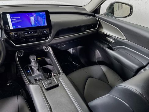 Certified 2025 Toyota Grand Highlander AWD image 20