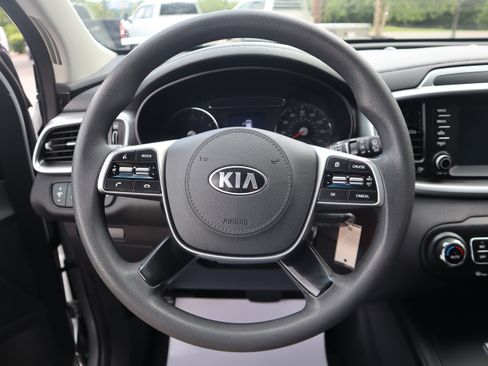 Used 2019 Kia Sorento AWD V6 image 14