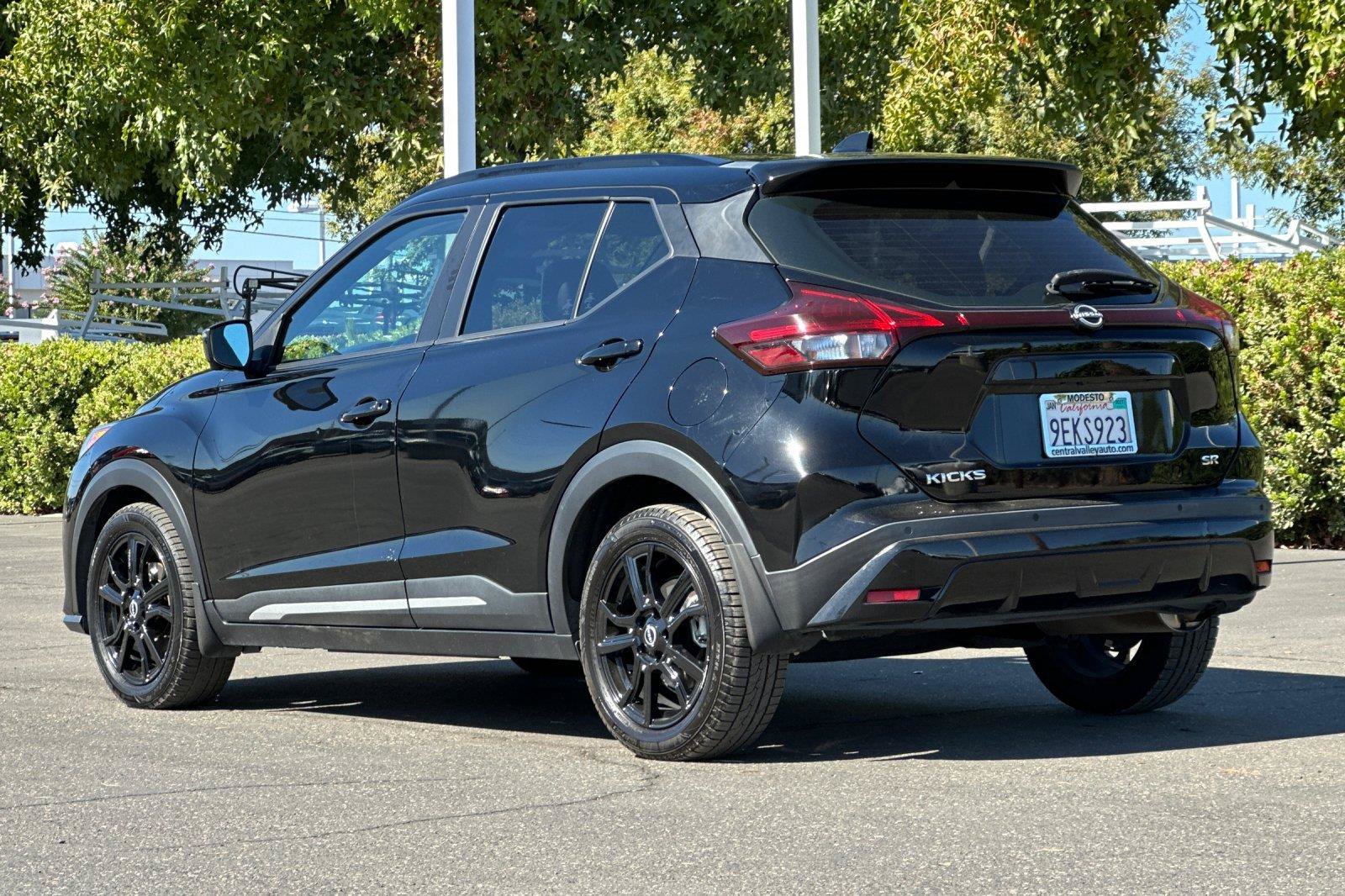 Used 2023 Nissan Kicks SR w/ SR Premium Package FWD image 5