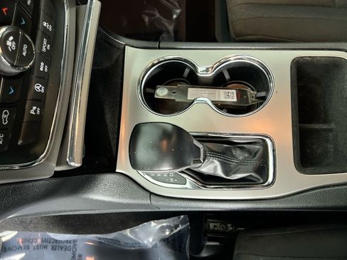 Used 2020 Jeep Grand Cherokee Laredo image 24