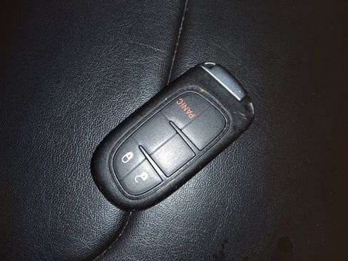 Used 2019 Jeep Cherokee Latitude Plus image 32