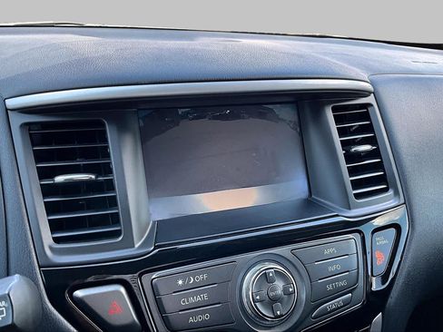 Used 2020 Nissan Pathfinder S FWD image 25