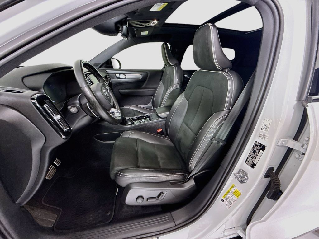 Used 2019 Volvo XC40 T5 R-Design AWD/4WD image 19