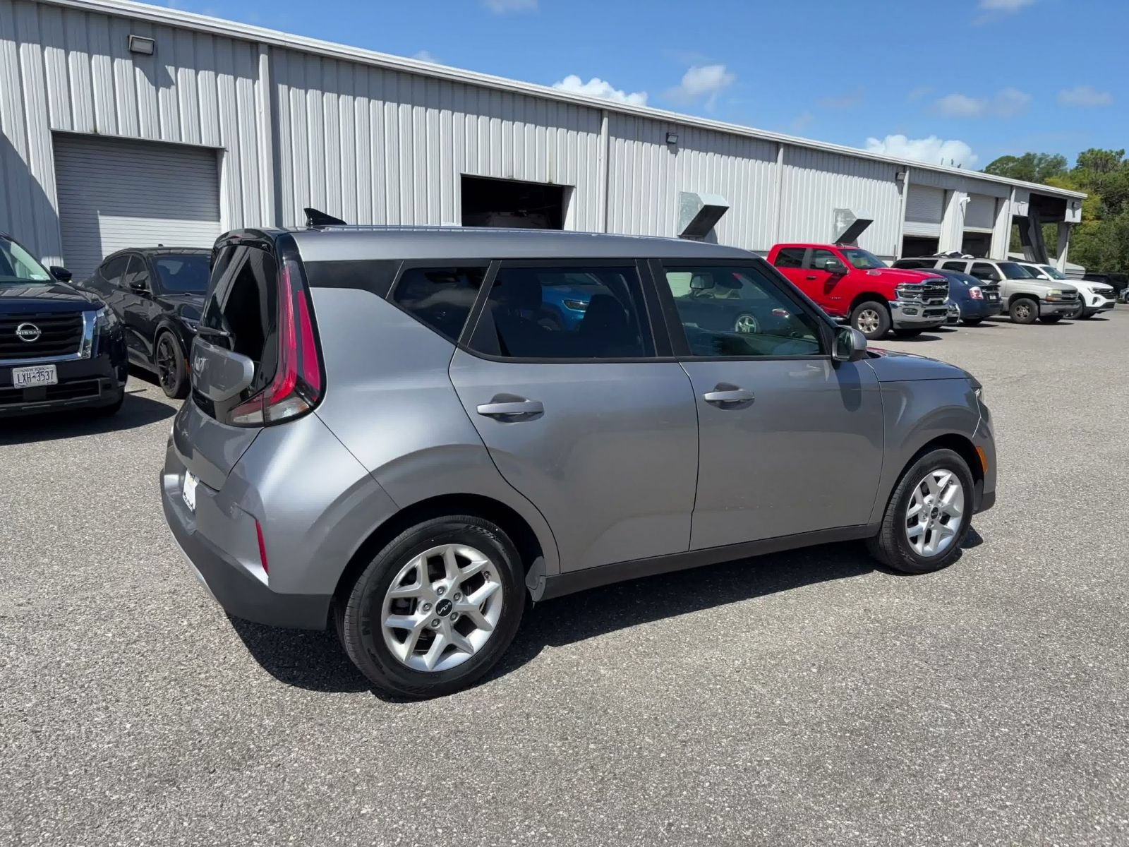 Used 2025 Kia Soul LX w/ LX Technology Package FWD image 13