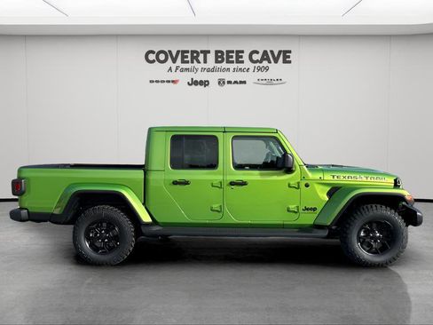 New 2025 Jeep Gladiator Sport image 11