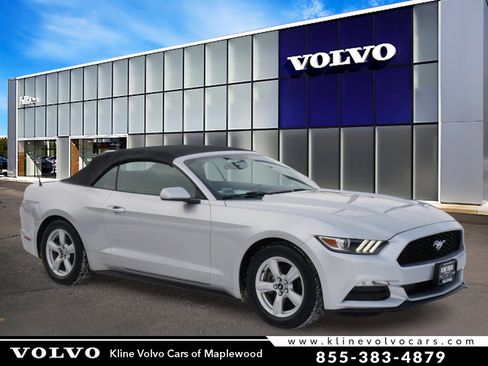 Used 2016 Ford Mustang Convertible image 1