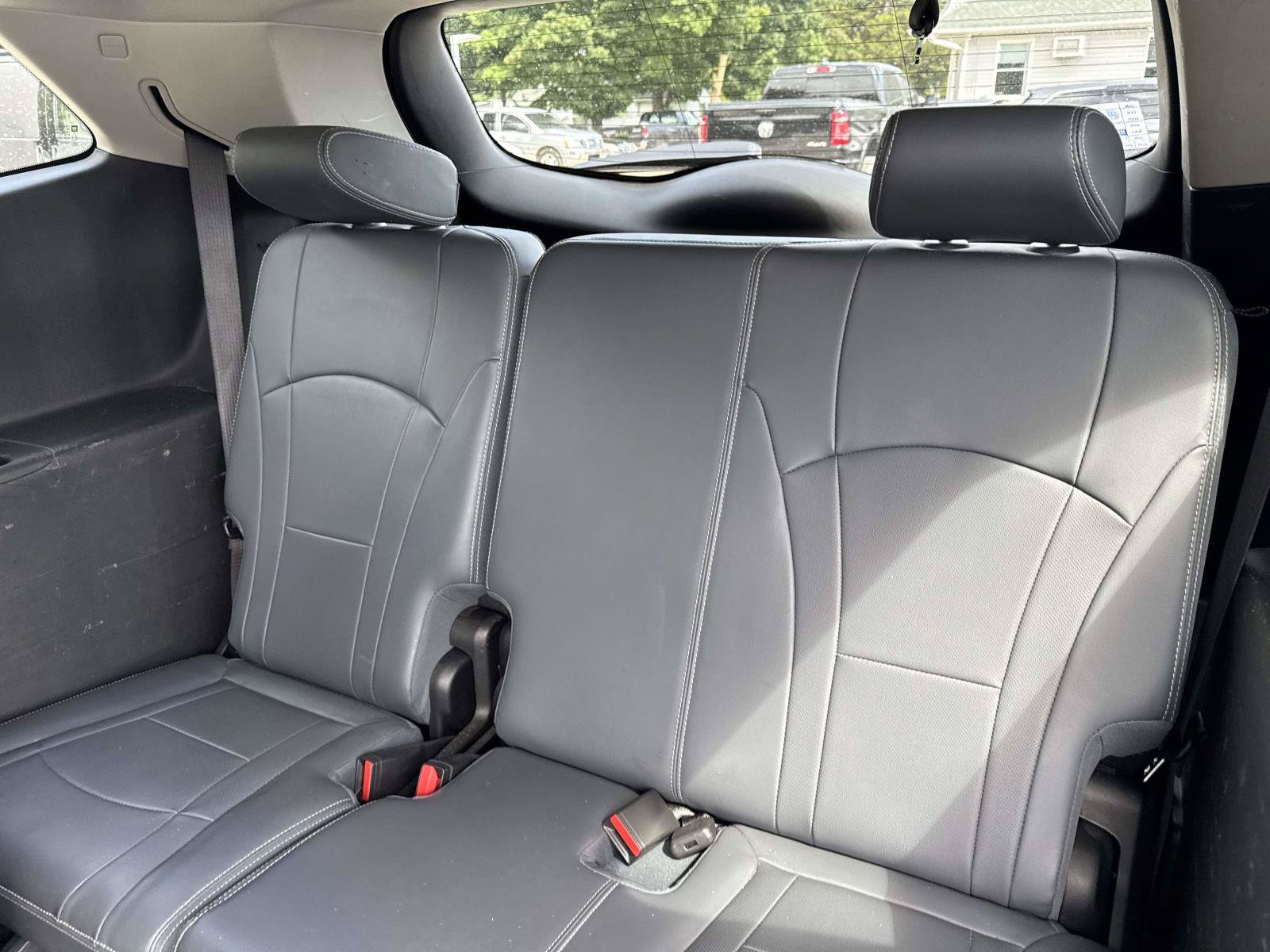 Used 2018 Buick Enclave Essence AWD/4WD image 10