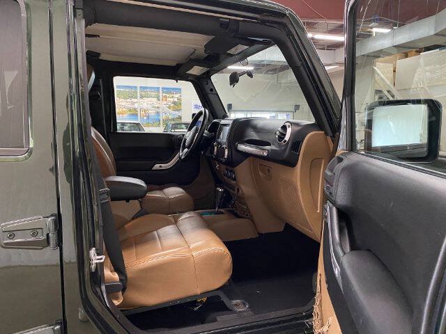 Used 2011 Jeep Wrangler Unlimited Sahara AWD/4WD image 15