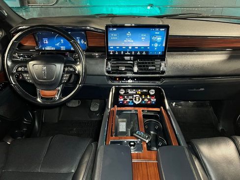 Used 2023 Lincoln Navigator Reserve image 2