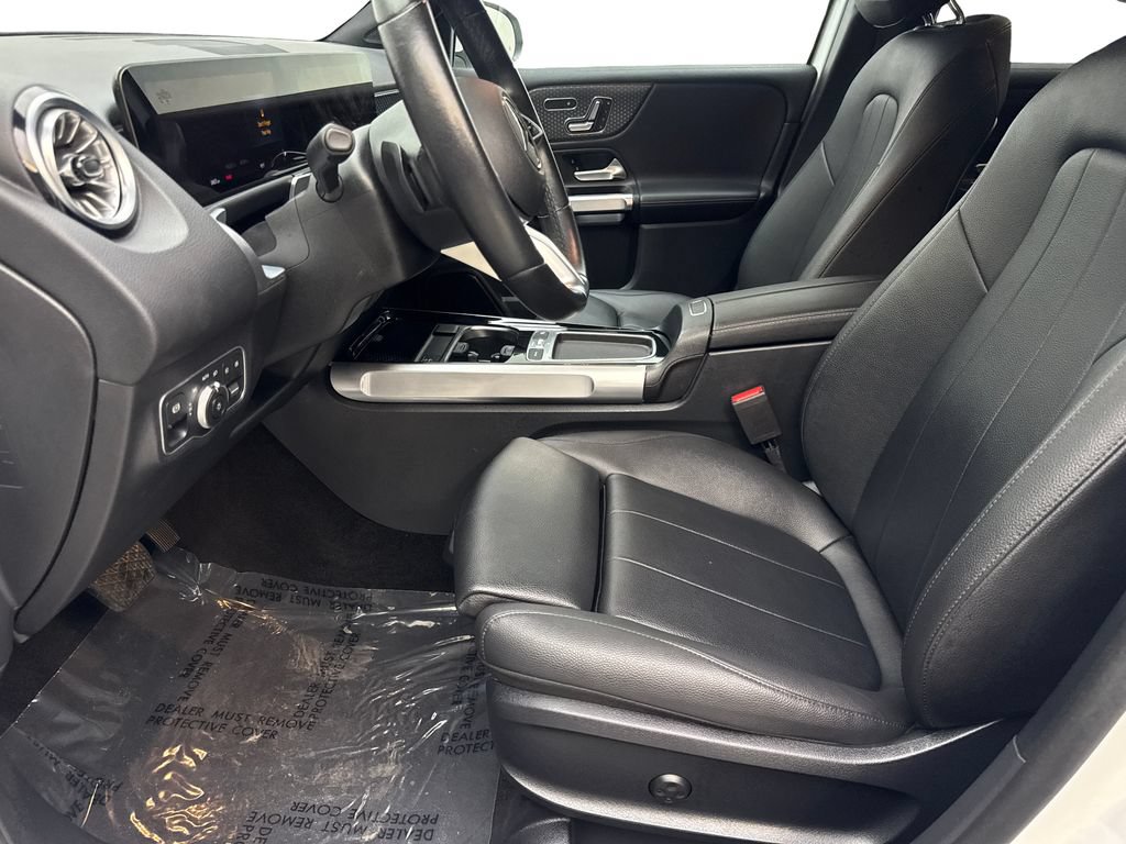 Used 2025 Mercedes-Benz GLB 250 w/ Exclusive Package image 26
