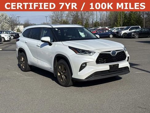 Used 2023 Toyota Highlander Bronze Edition AWD/4WD image 1