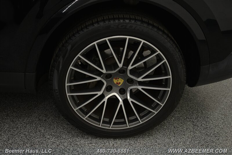 Used 2021 Porsche Cayenne S AWD/4WD image 48