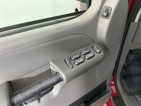 Used 2004 Ford Explorer Sport Trac XLS image 12