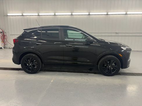 Used 2025 Buick Encore GX Sport Touring w/ Advanced Technology Package AWD/4WD image 9