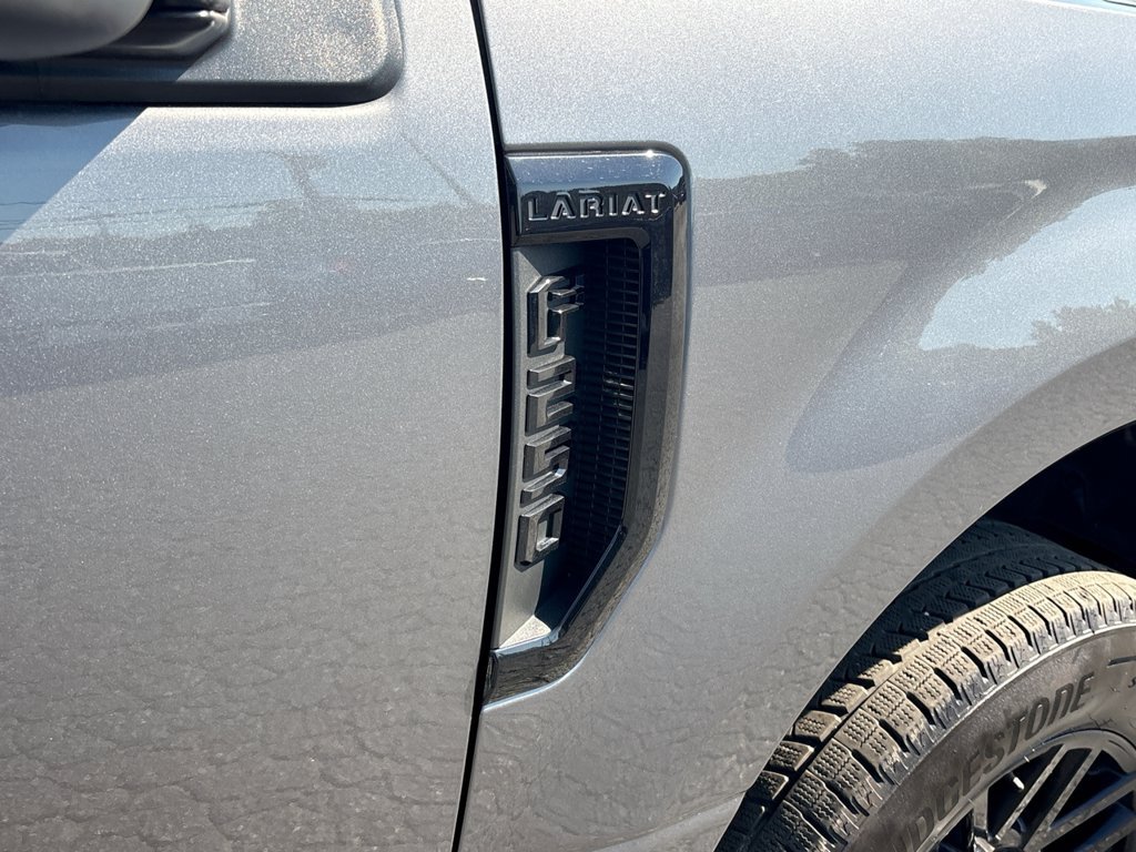 Used 2022 Ford F250 Lariat w/ Black Appearance Package AWD/4WD image 12