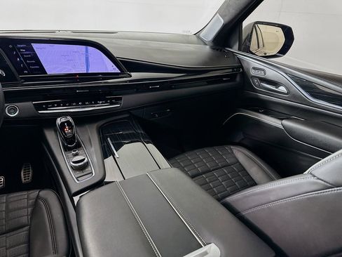 Used 2024 Cadillac Escalade ESV V w/ LPO, ONYX Package AWD/4WD image 24
