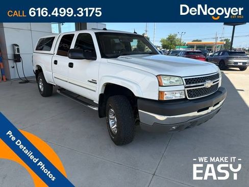 Used 2005 Chevrolet Silverado 2500 LT w/ Heavy-Duty Power Package AWD/4WD image 7
