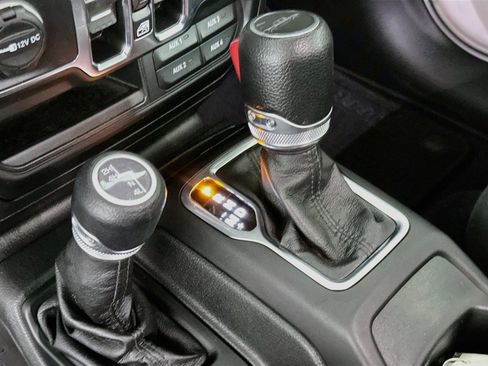 Used 2022 Jeep Gladiator Sport AWD/4WD image 23