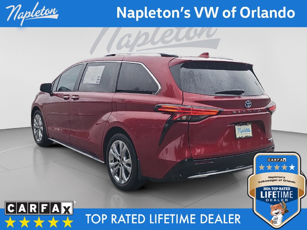 Used 2024 Toyota Sienna Platinum FWD image 3