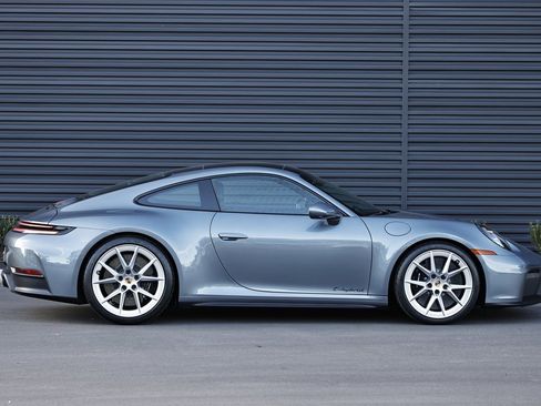 Certified 2025 Porsche 911 Carrera GTS image 8