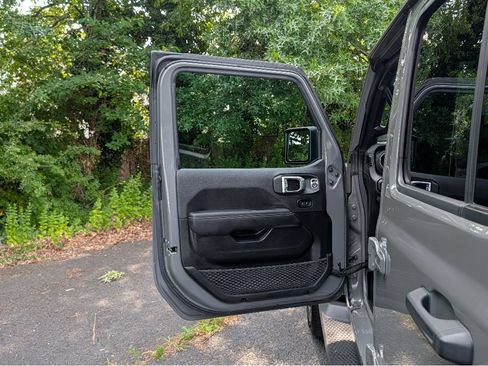 Used 2023 Jeep Wrangler Unlimited Sahara w/ Cold Weather Group AWD/4WD image 14