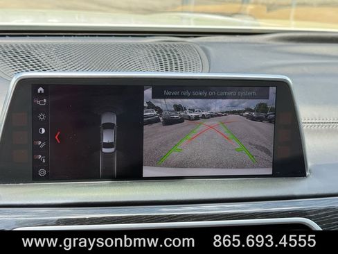 Used 2018 BMW 750i RWD image 31
