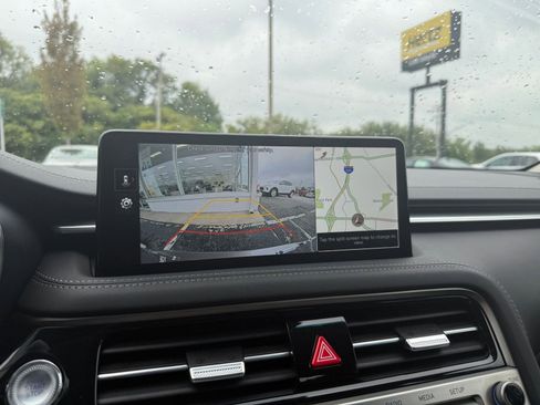 Used 2025 Genesis G70 2.5T image 17