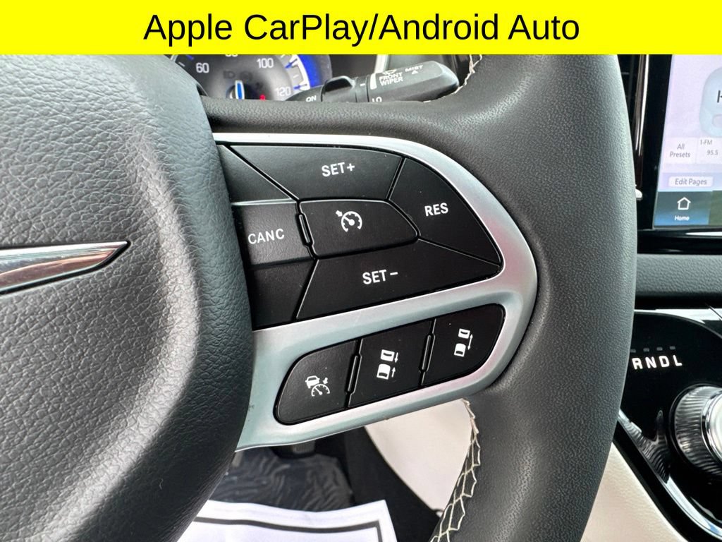 Used 2023 Chrysler Pacifica Touring-L FWD image 19