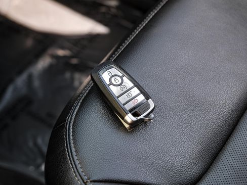 Used 2022 Ford Explorer Limited image 55