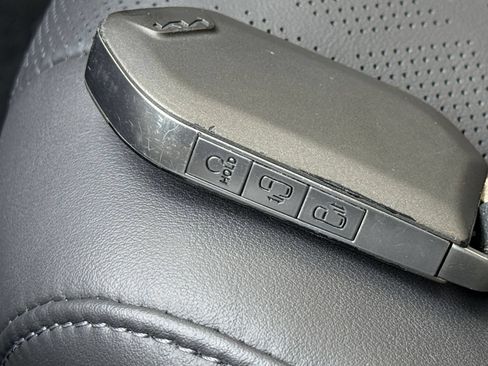 Used 2026 Kia Carnival FWD image 22