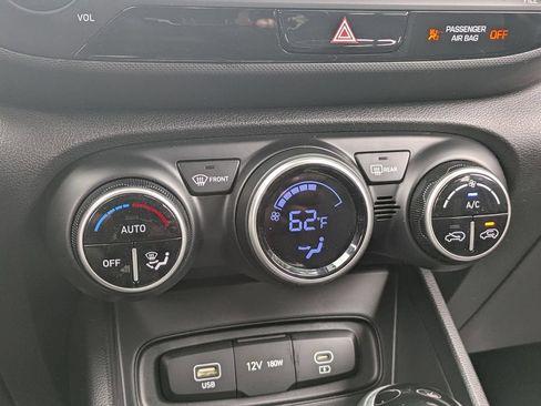 Used 2025 Hyundai Venue SEL FWD image 17