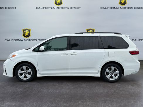 Used 2019 Toyota Sienna LE image 2