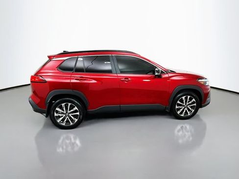 Used 2025 Toyota Corolla Cross XLE w/ Convenience Package FWD image 8