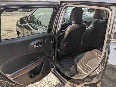 Used 2018 Jeep Compass Trailhawk w/ Leather Interior Group AWD/4WD image 11