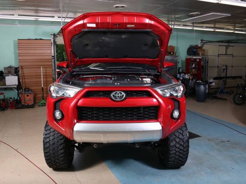 Used 2017 Toyota 4Runner TRD Off-Road Premium AWD/4WD image 7